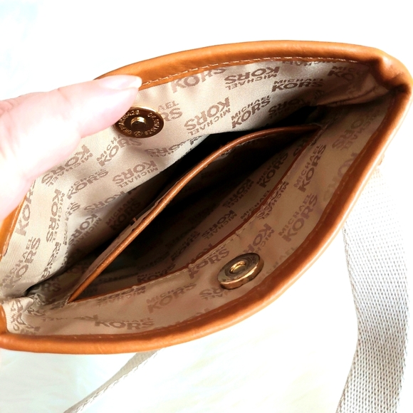 NWOT Michael Kors MK Signature Canvas Swing Pack - Picture 9 of 12